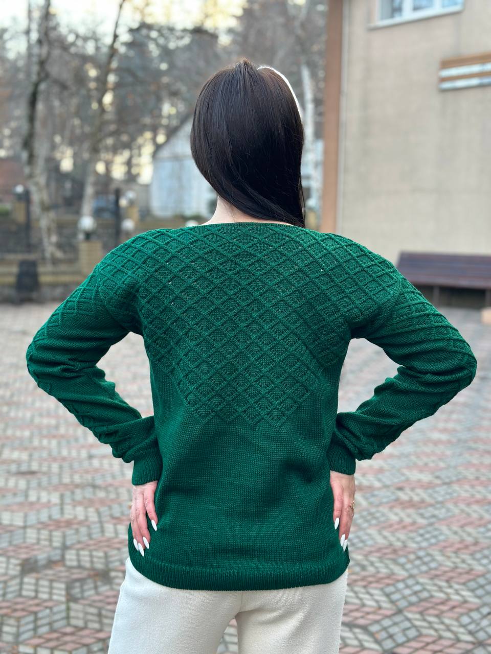 Базовый женский свитер зеленого цвета 31735