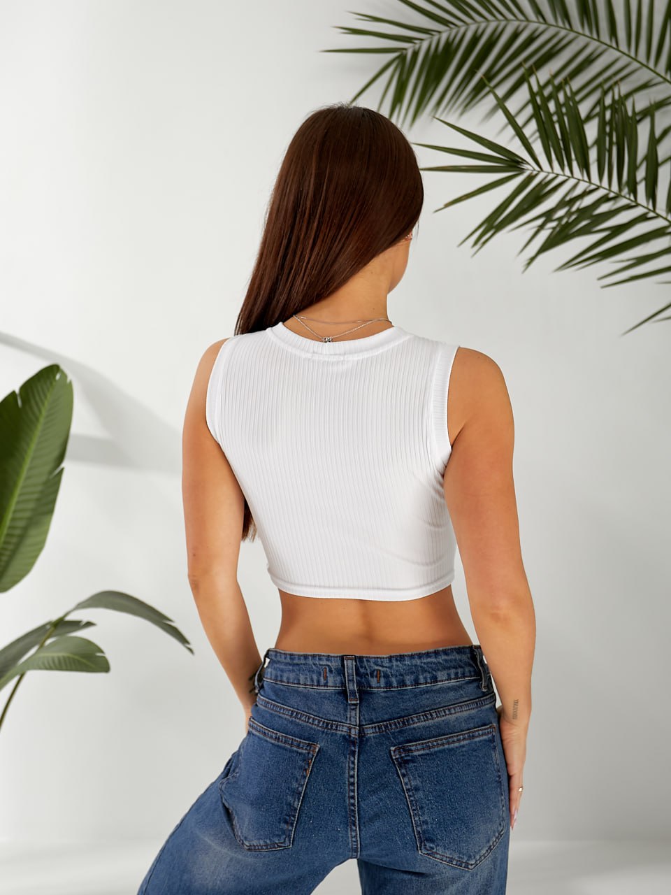 Базовий жіночий топ у рубчик з вишнею білого кольору 32408