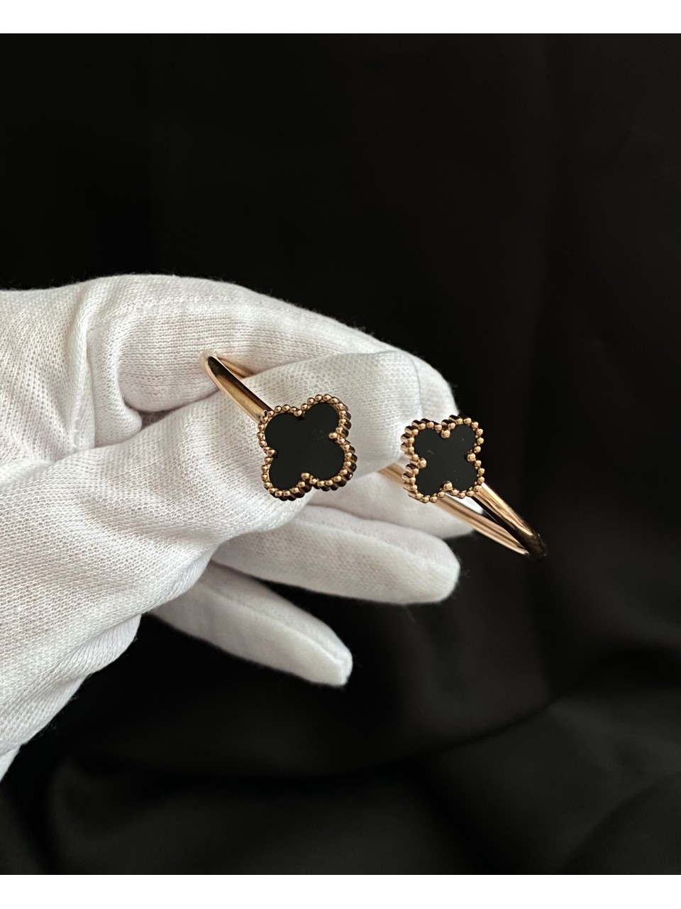 Браслет - манжет дві Конюшини золотого кольору 33050