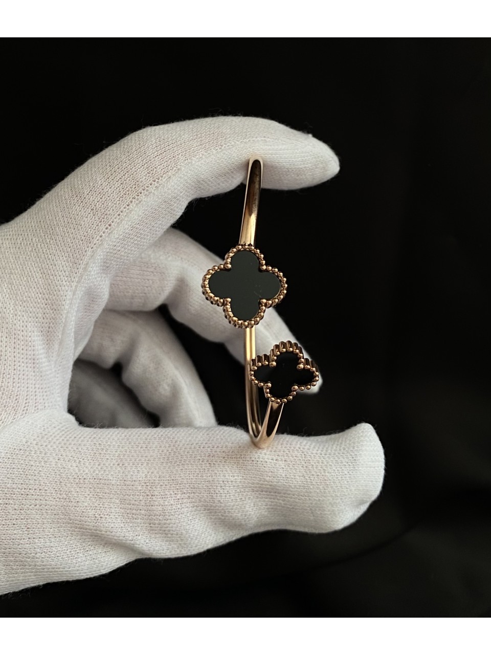 Браслет - манжет дві Конюшини золотого кольору 33050