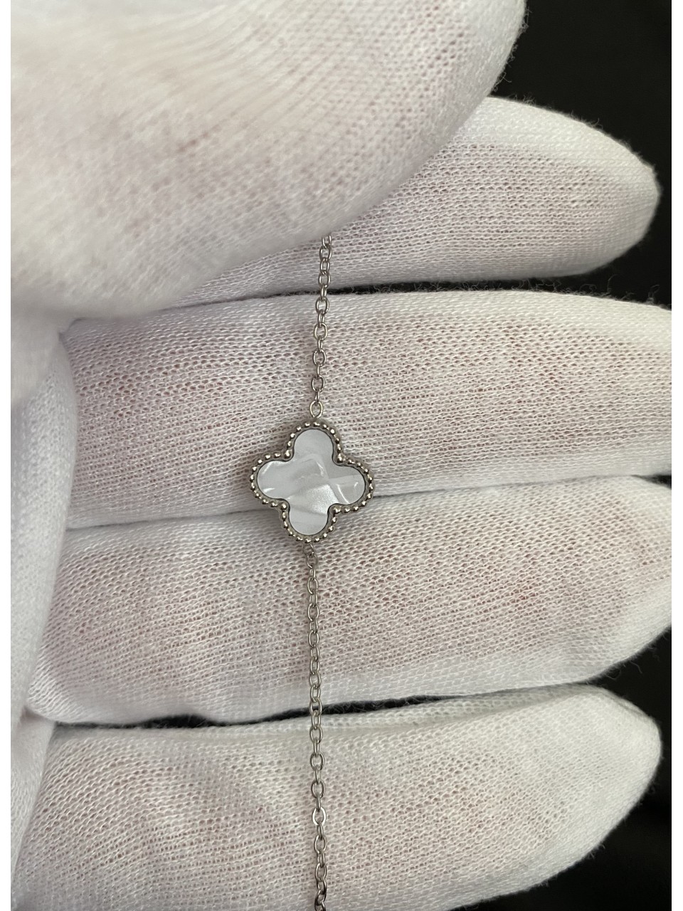 Браслет Клевер двухсторонний серебряного цвета замок карабин 32610