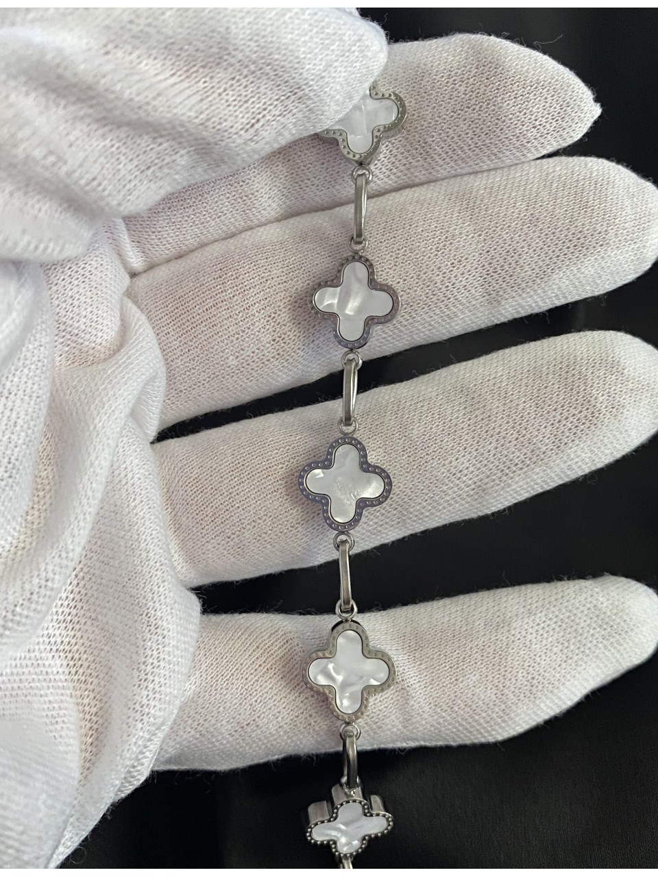 Браслет Конюшина замок карабін срібного кольору 33749