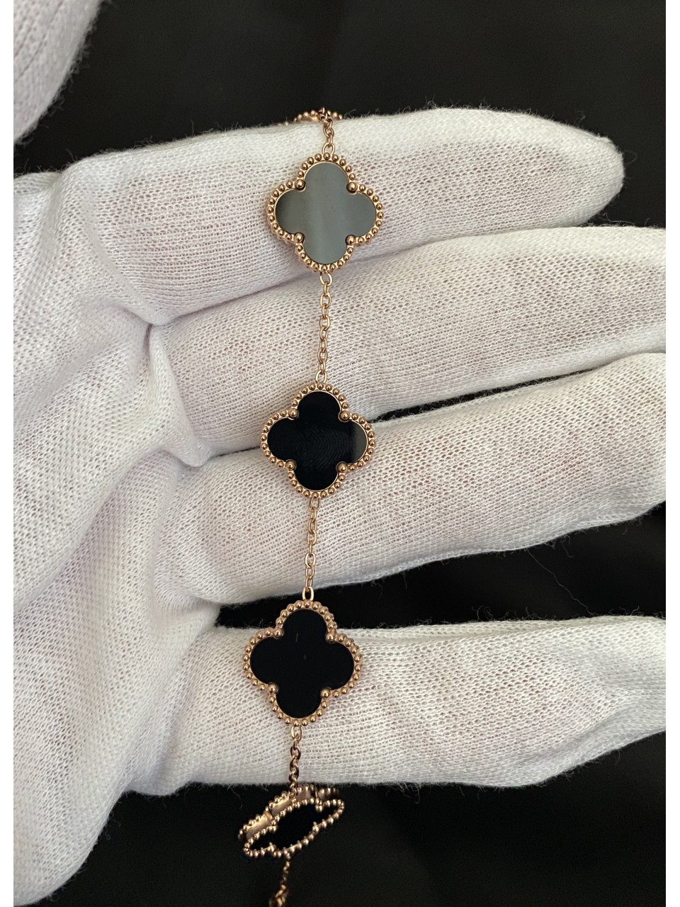 Браслет Клевер золотого цвета замок карабин 32607