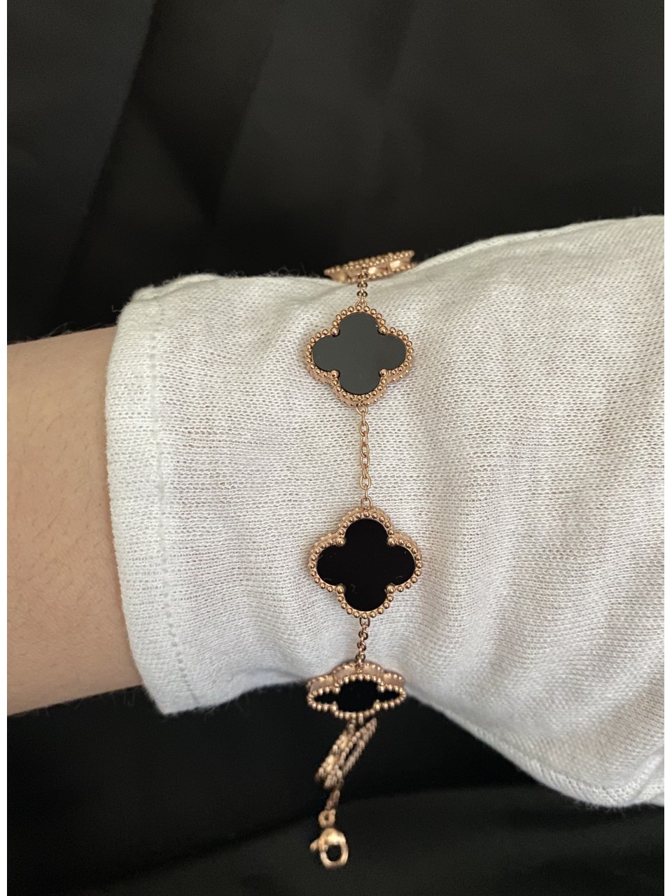 Браслет Клевер золотого цвета замок карабин 32607