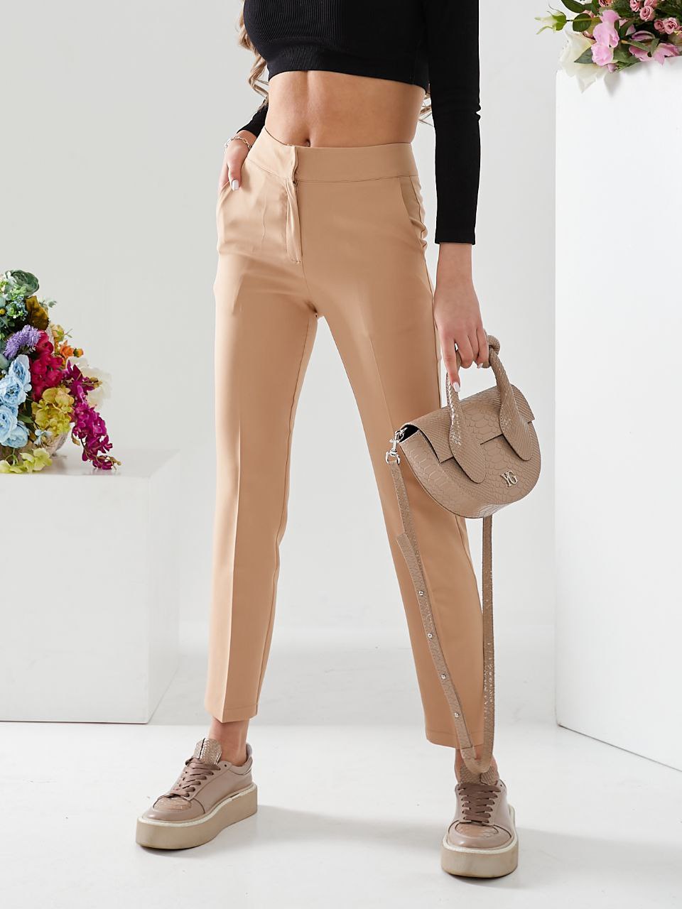 Штани бежевого кольору 24336