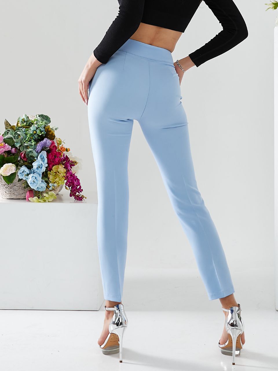 Брюки голубого цвета 24337