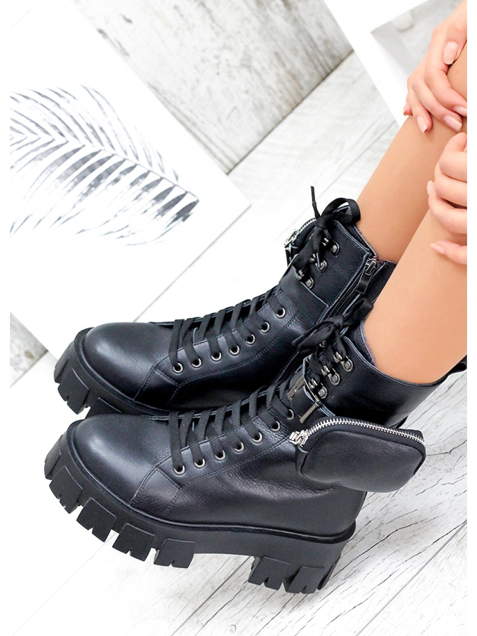 Женские кожаные ботинки с кошельком (мех) черного цвета 34975