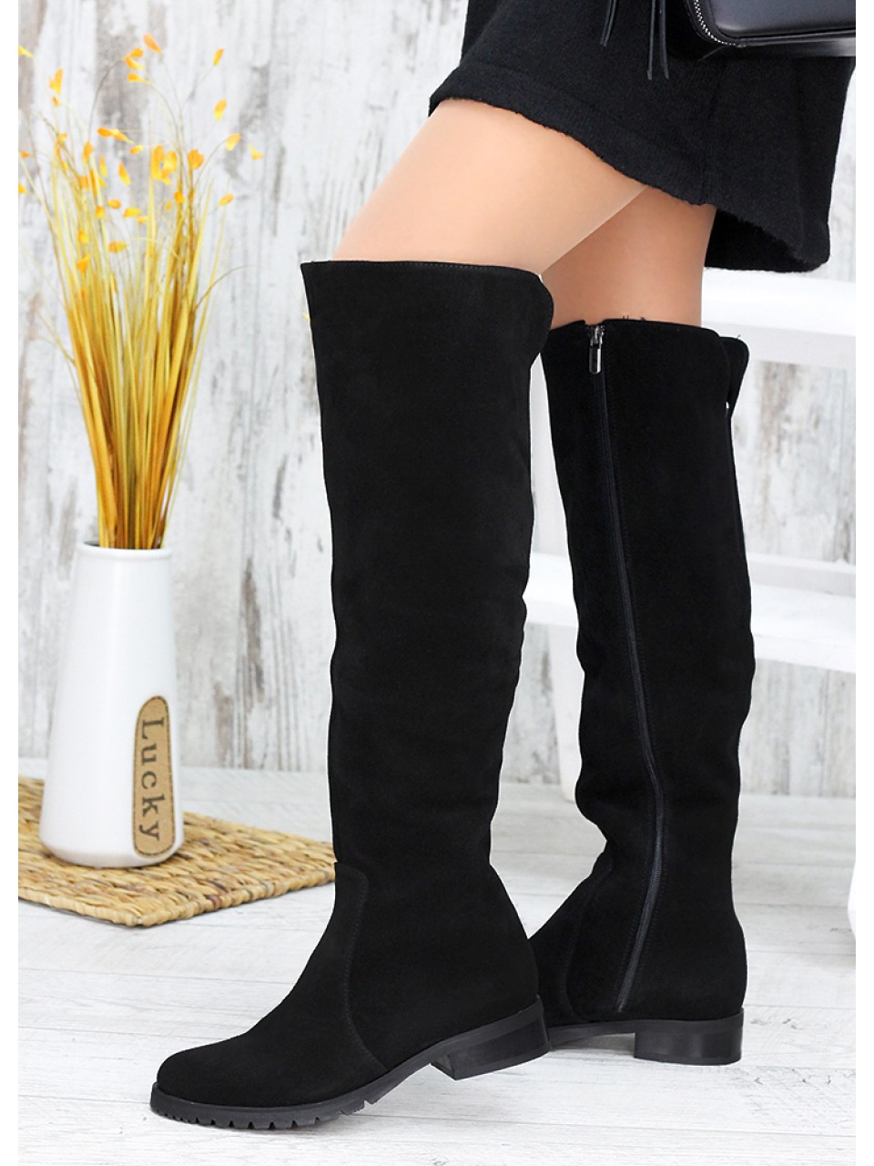 Жіночі замшеві ботфорти (байка) чорного кольору 34836