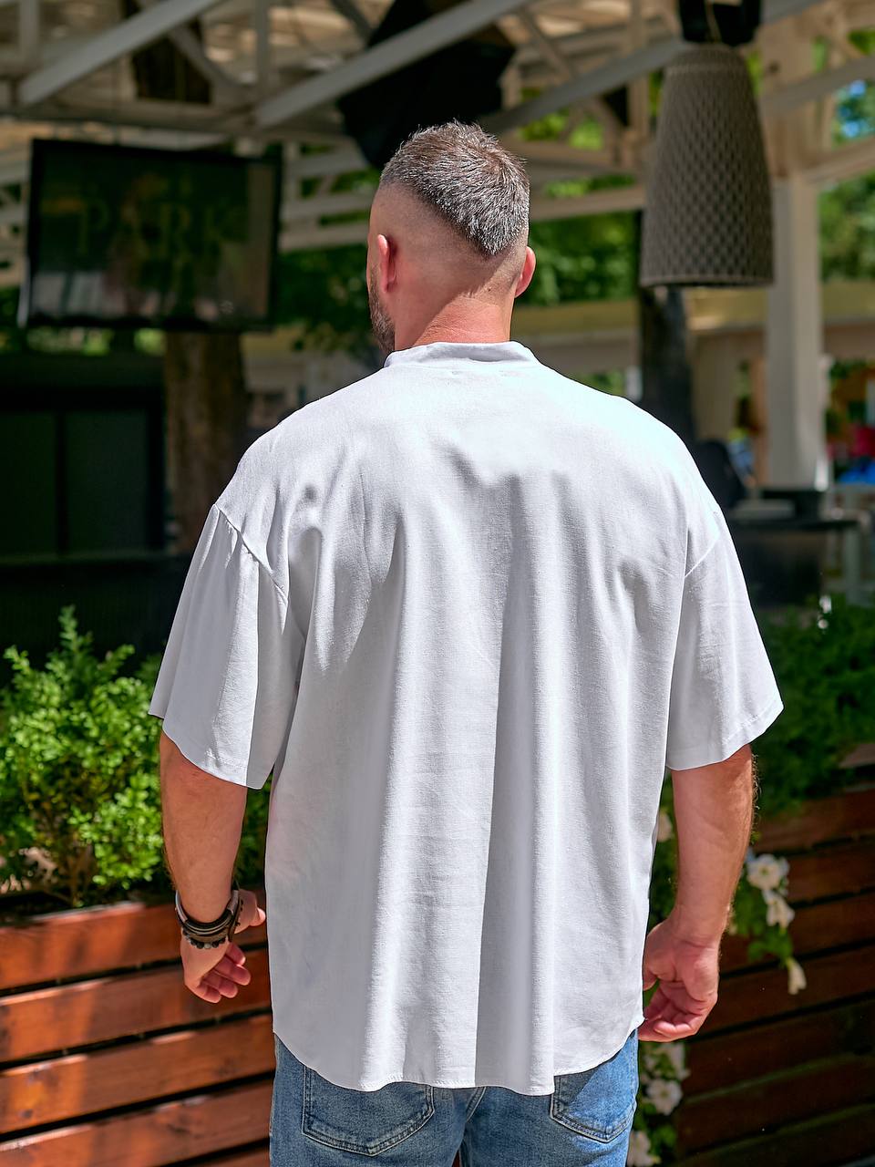 Мужская льняная рубашка-футболка белого цвета 33731