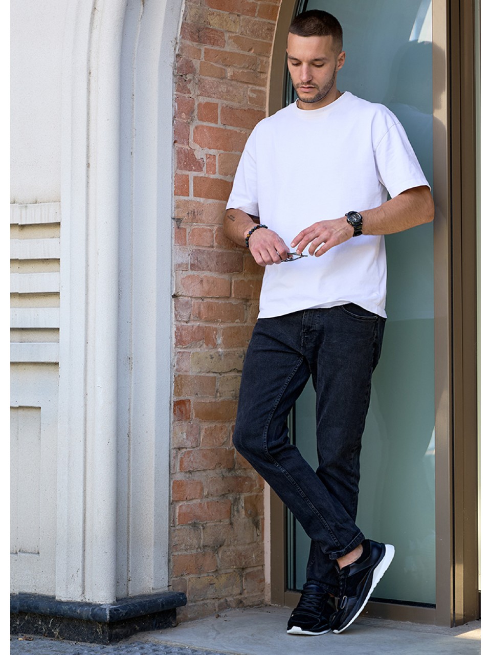 Чоловічі кросівки з натуральної шкіри чорного кольору 35473