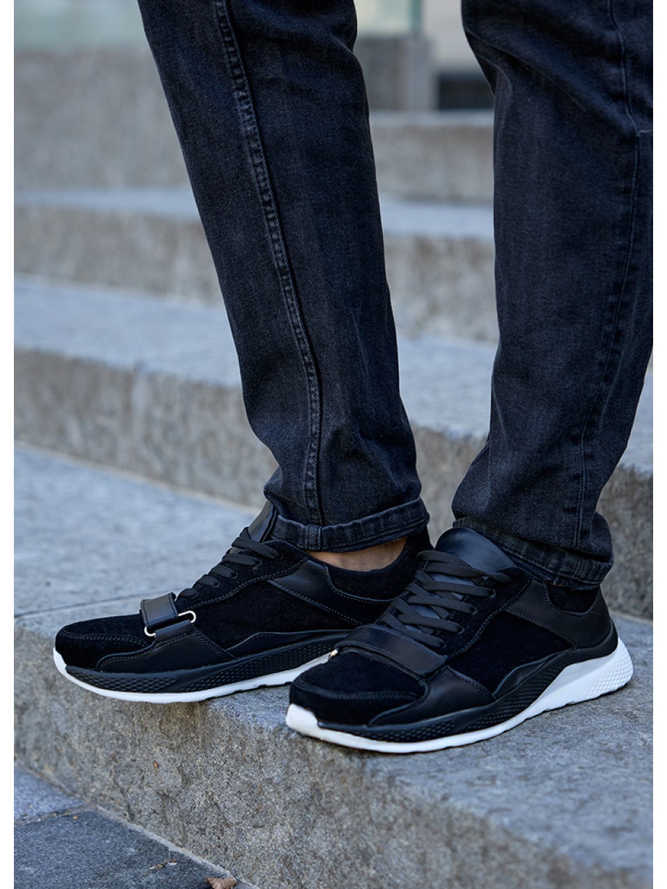Чоловічі кросівки з натуральної шкіри чорного кольору 35473