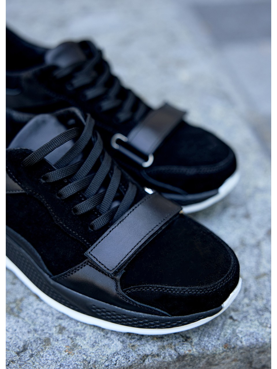 Чоловічі кросівки з натуральної шкіри чорного кольору 35473
