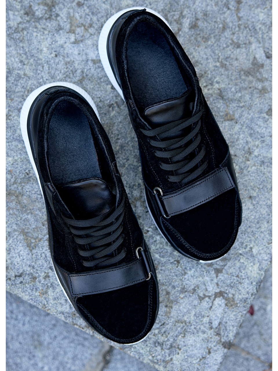 Чоловічі кросівки з натуральної шкіри чорного кольору 35473