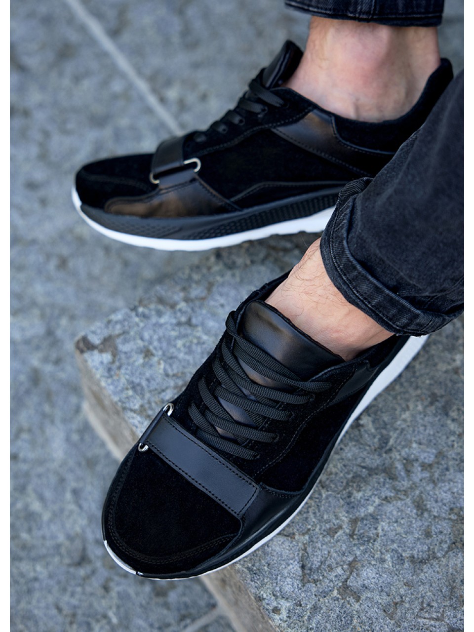Чоловічі кросівки з натуральної шкіри чорного кольору 35473