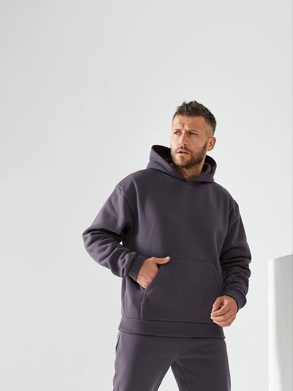 Чоловічий спортивний костюм на флiсi графiтового кольору 34197