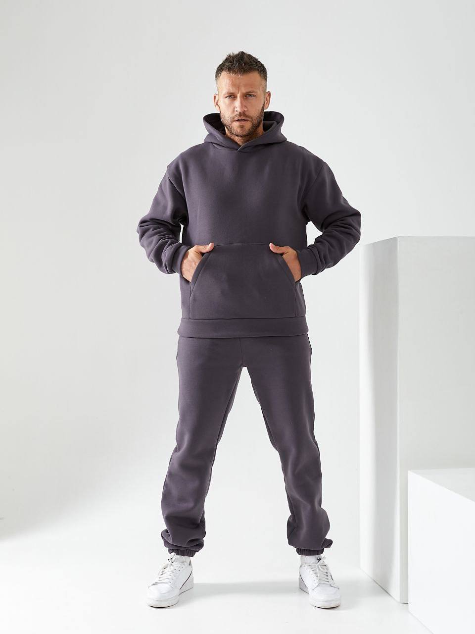 Чоловічий спортивний костюм на флiсi графiтового кольору 34197