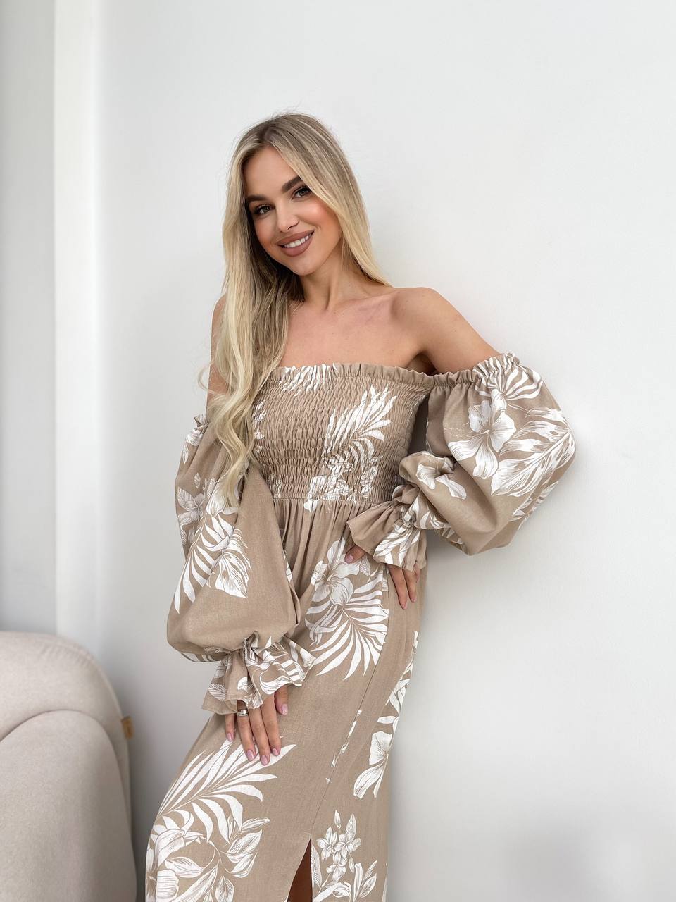 Довга лляна сукня бежевого кольору 32626