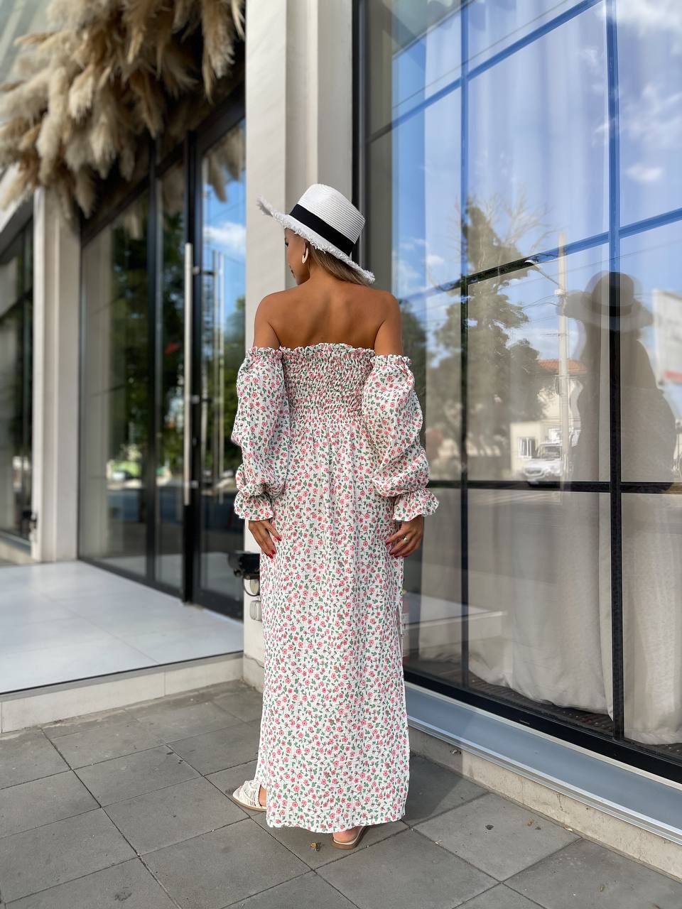 Довга муслінова сукня в квітку молочного кольору 31978