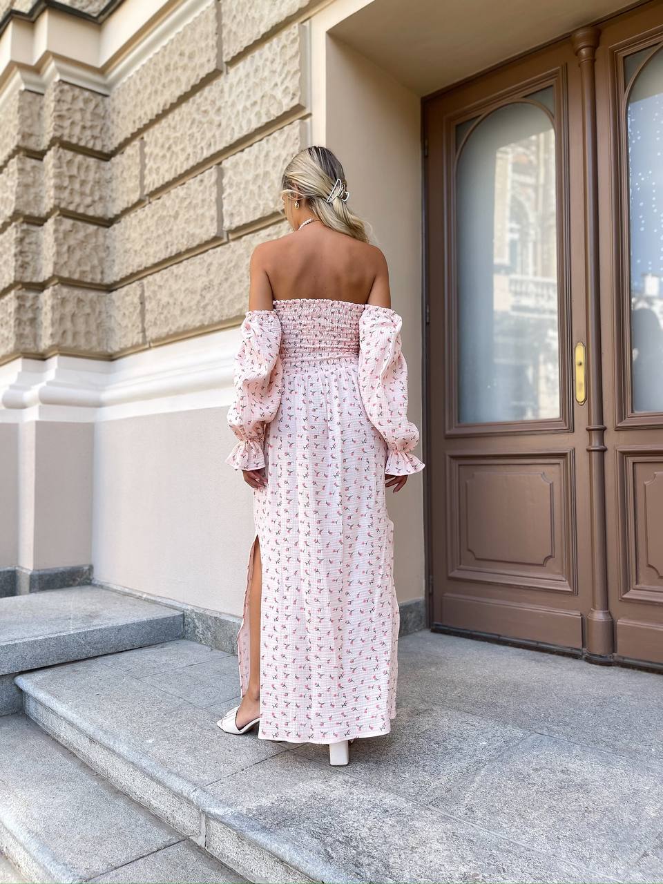 Довга муслінова сукня в квітку рожевого кольору 31981