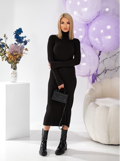 Довга сукня з коміром-стійкою чорного кольору 29996