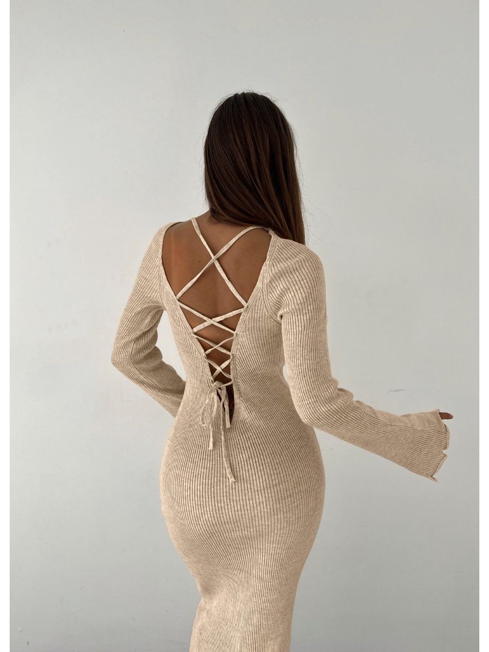 Длинное платье-футляр в стиле SKIMS бежевого цвета 33750