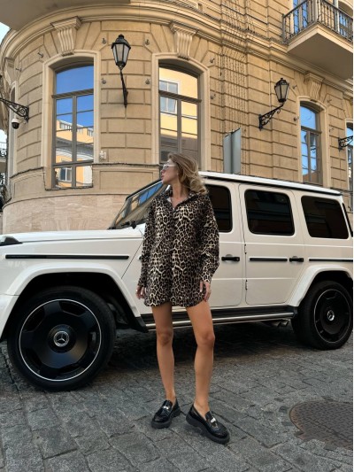 Джинсова жіноча сорочка леопардового стиля коричневого кольору 34282