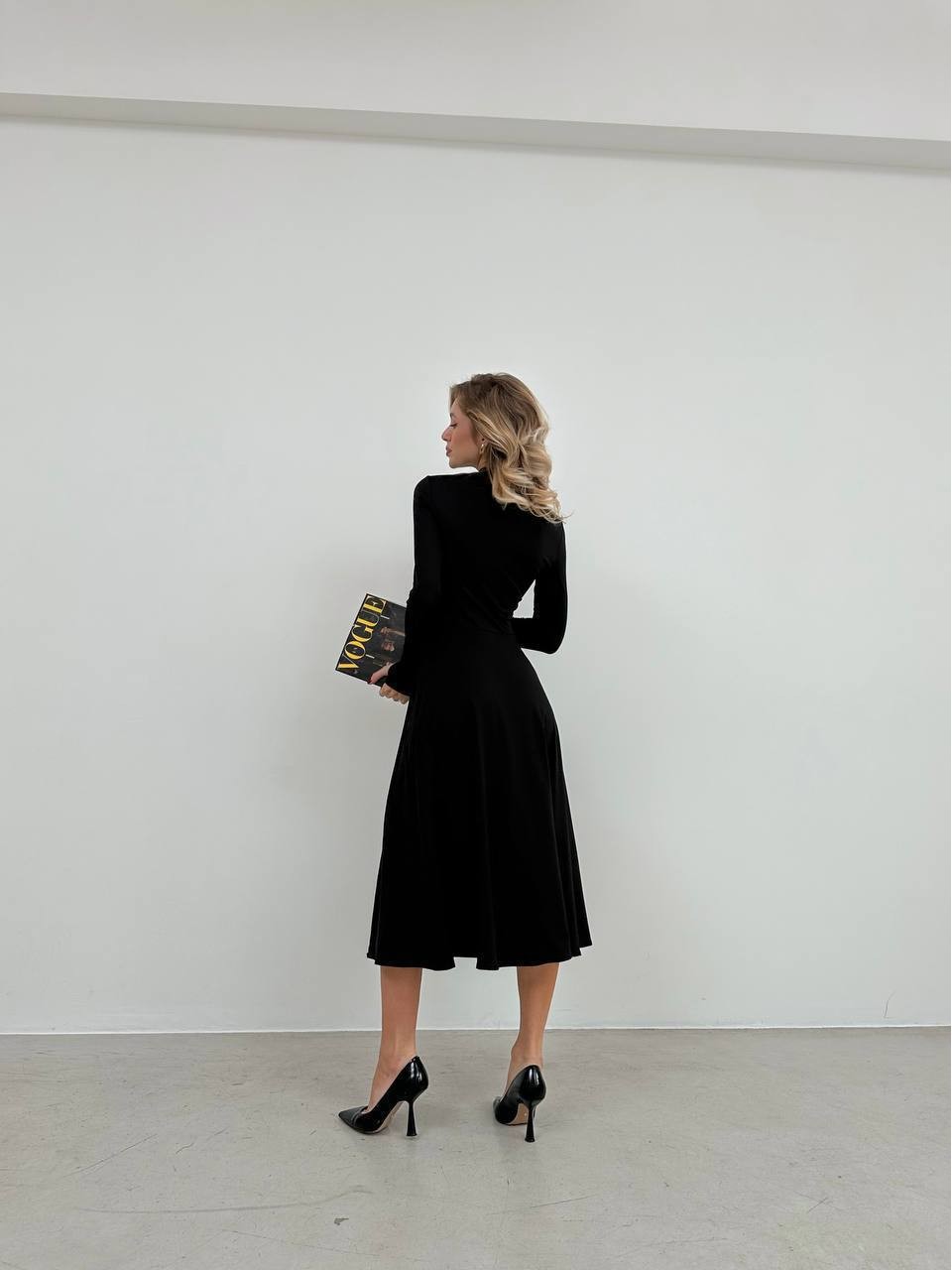 Эластичное платье клеш миди черного цвета 35951