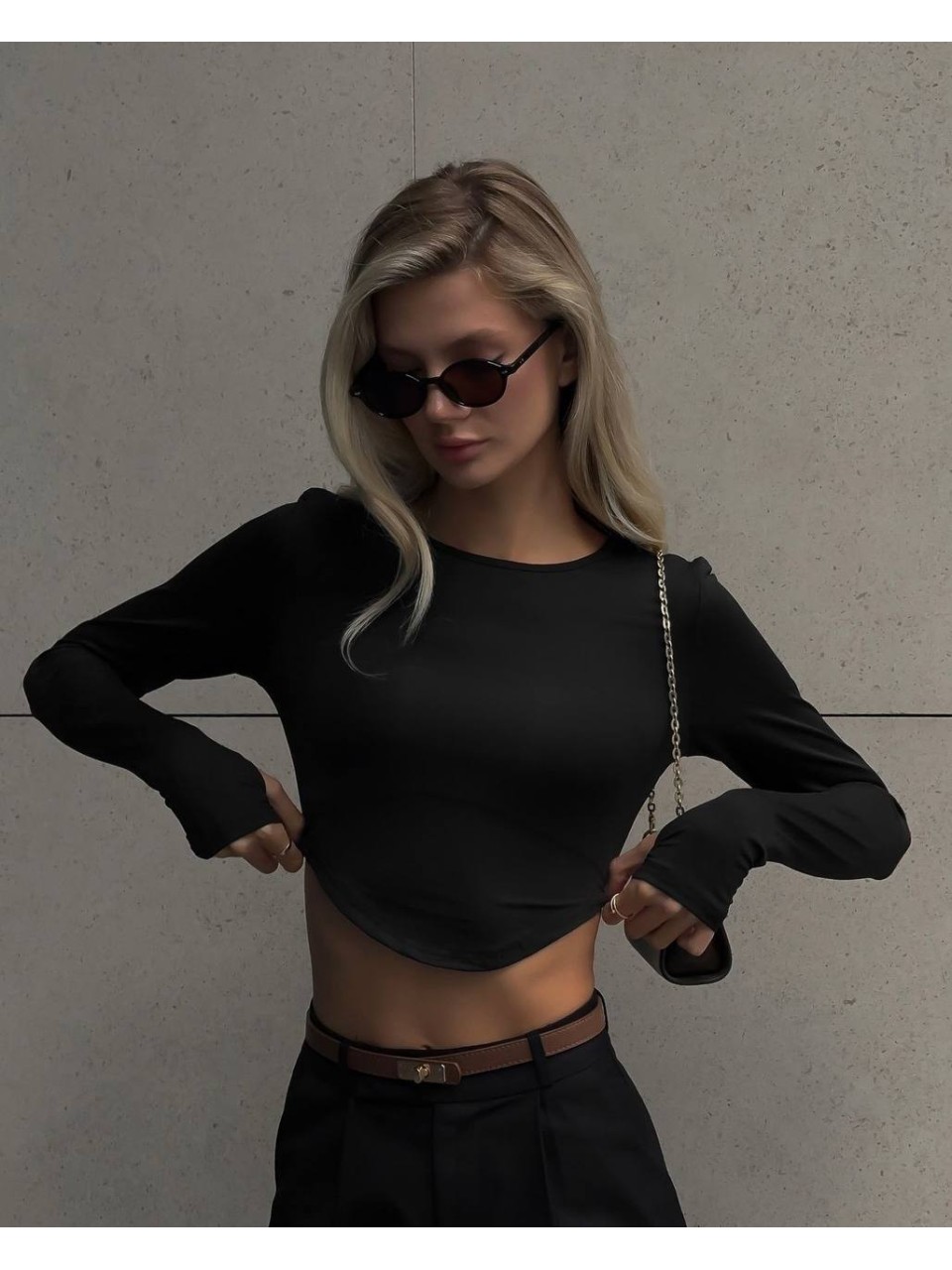 Эластичный женский топ с рукавом черного цвета 32501