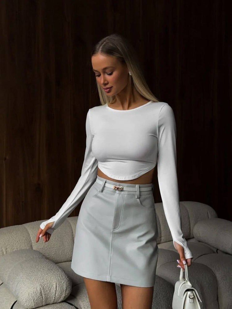 Еластичний жіночий топ із рукавом молочного кольору 32500