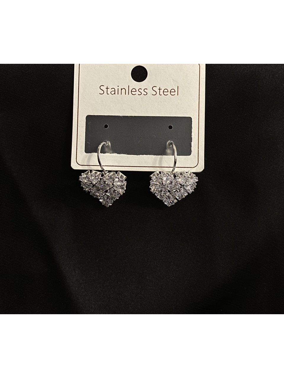 Серьги Сердца с камушками серебряного цвета английский замок магнит 33352