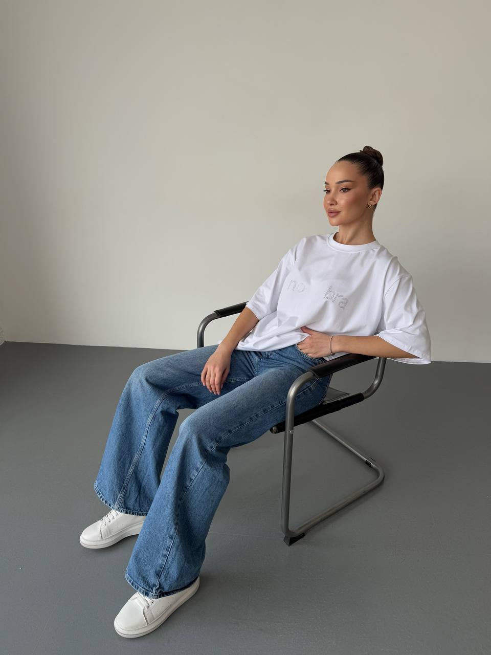 Бавовняна базова футболка молочного кольору 31784