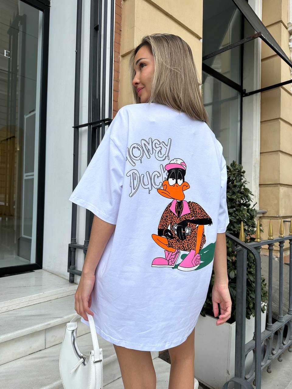 Бавовняна футболка з малюнком бiлого кольору 31781