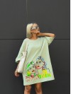 Бавовняна сукня-футболка з малюнком фiсташкового кольору 32214