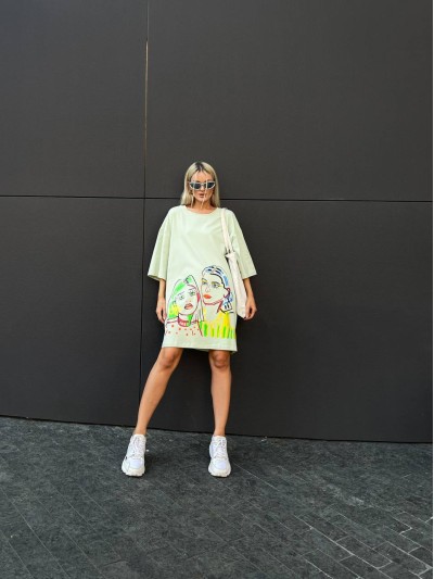 Хлопковое платье-футболка с рисунком фисташкового цвета 32214