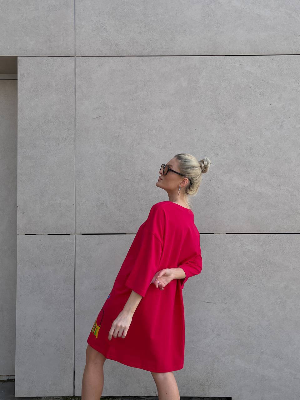 Хлопковое платье-футболка с рисунком красного цвета 32215