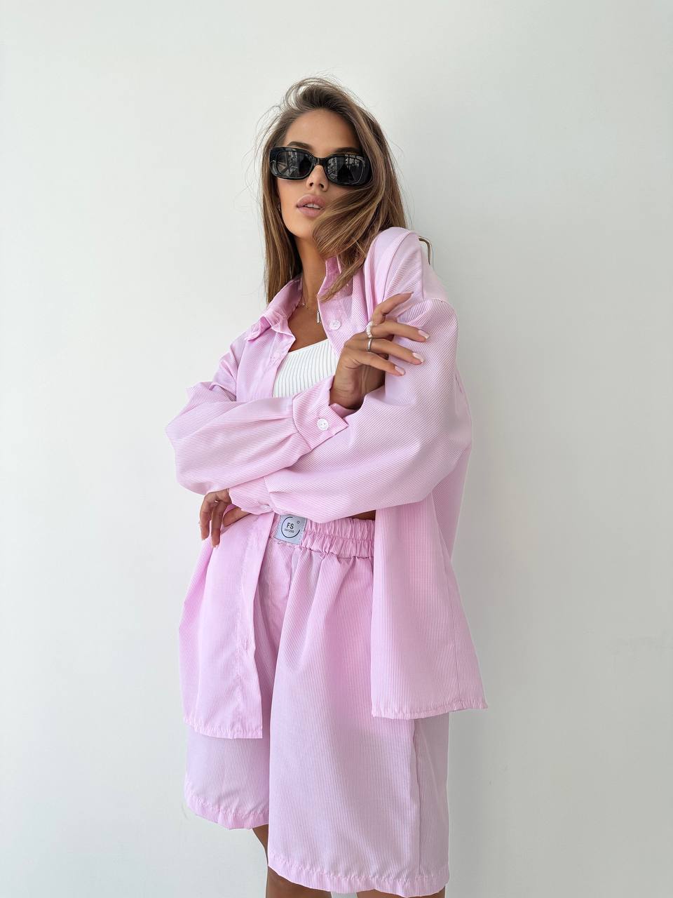 Бавовняний літній костюм в смужку рожевого кольору 33075