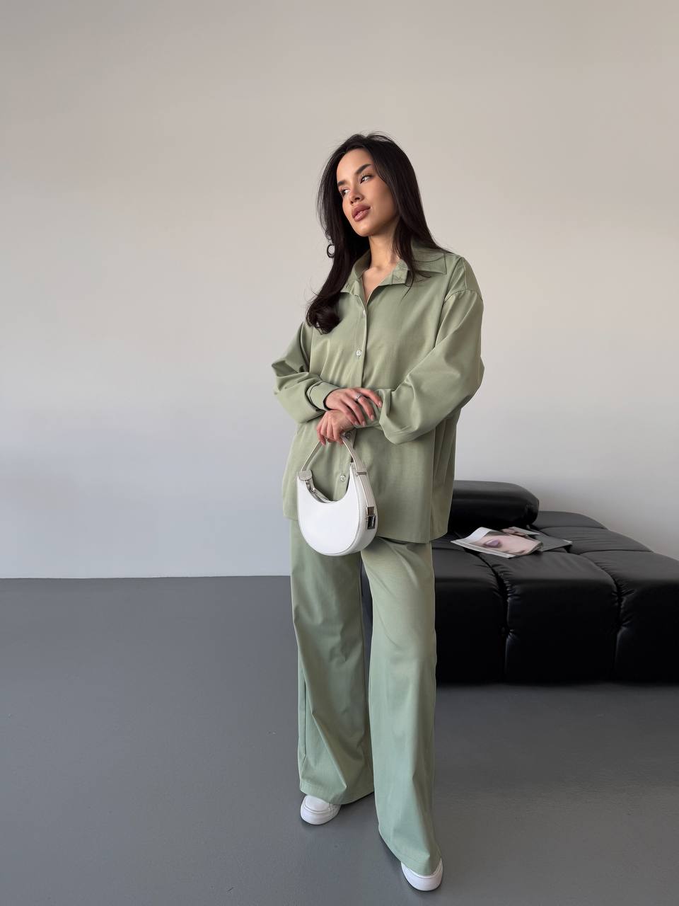 Бавовняний прогулянковий костюм оливкового кольору 31464