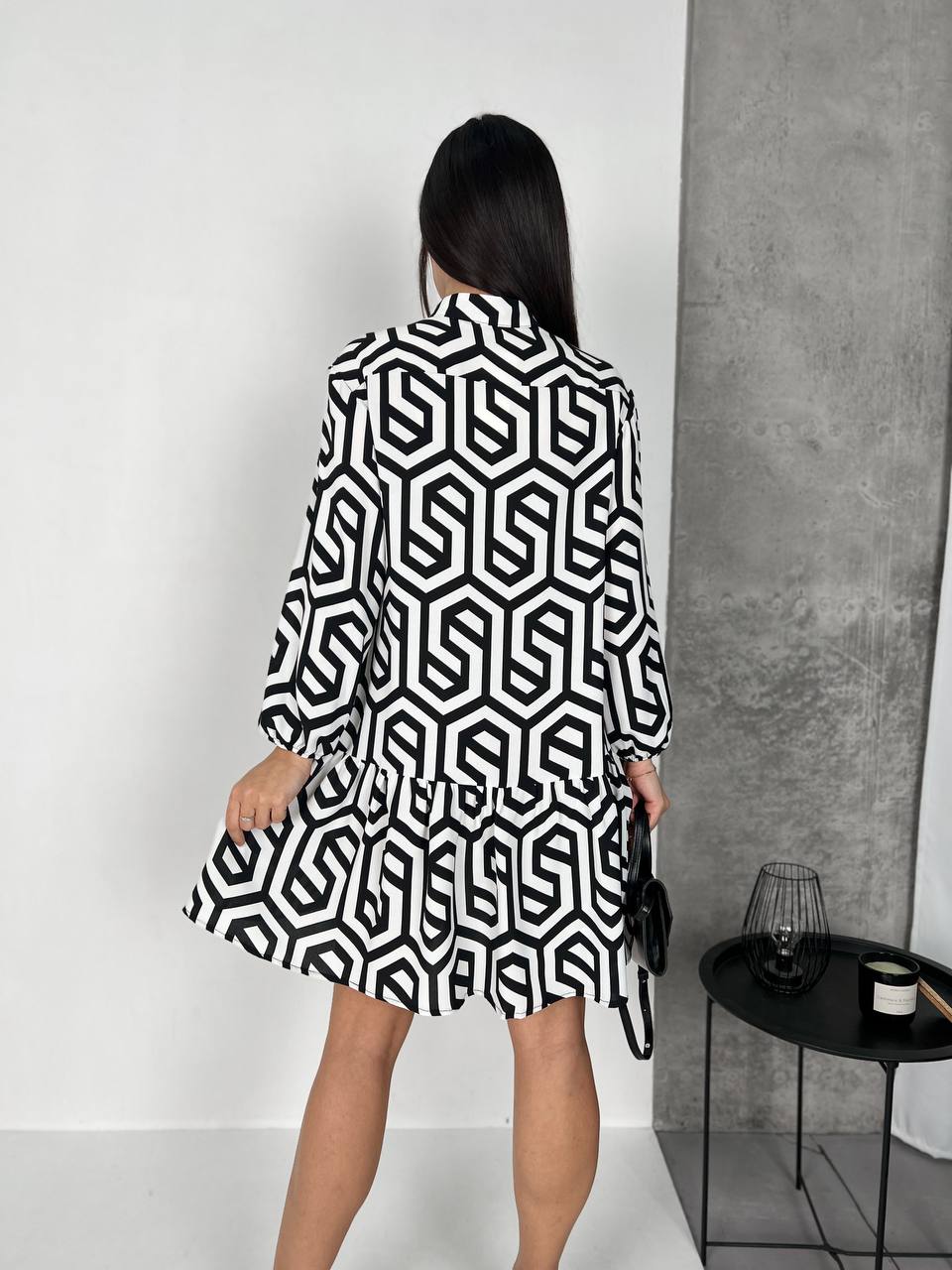 Вишукана сукня чорного кольору 26912