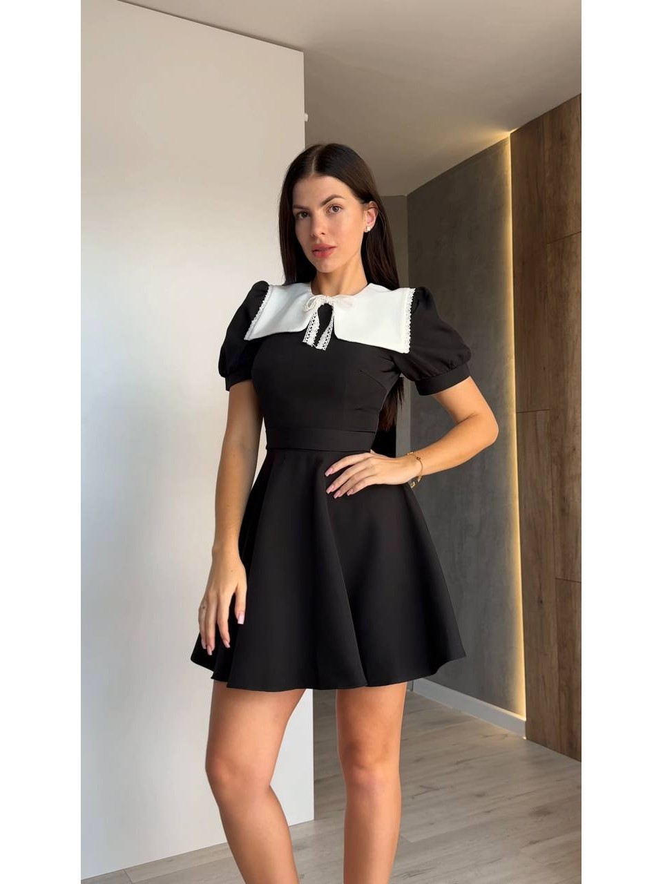 Классическое платье мини с воротником черного цвета 34808