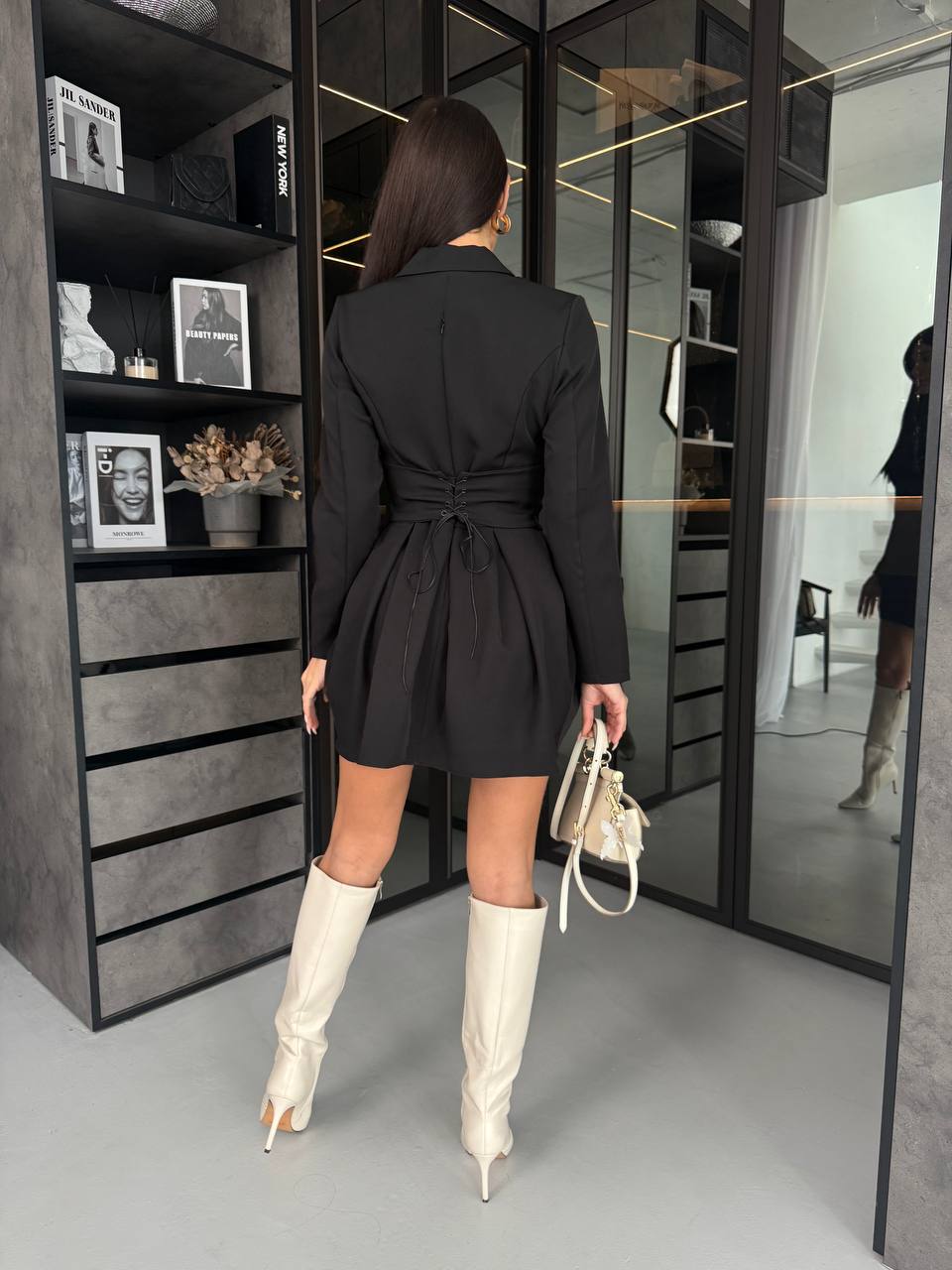 Классическое платье мини с корсетом черного цвета 35479