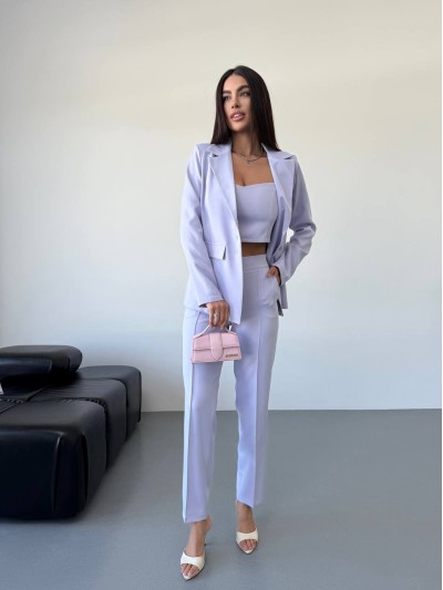 Класичний жiночий костюм тройка з топом лавандового кольору 34252