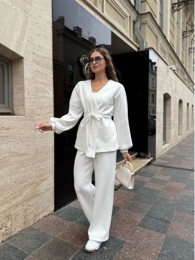 Класичний жiночий костюм з ангори молочного кольору 35301