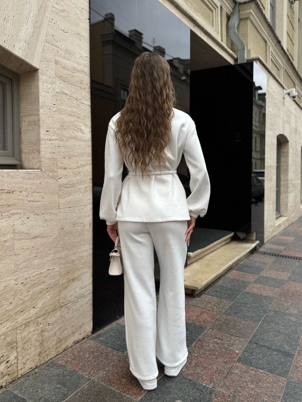 Класичний жiночий костюм з ангори молочного кольору 35301