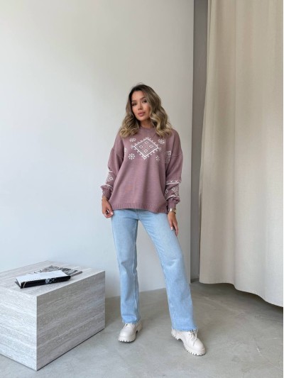 Класичний жіночий светр із етнічним візерунком пудрового кольору 34184