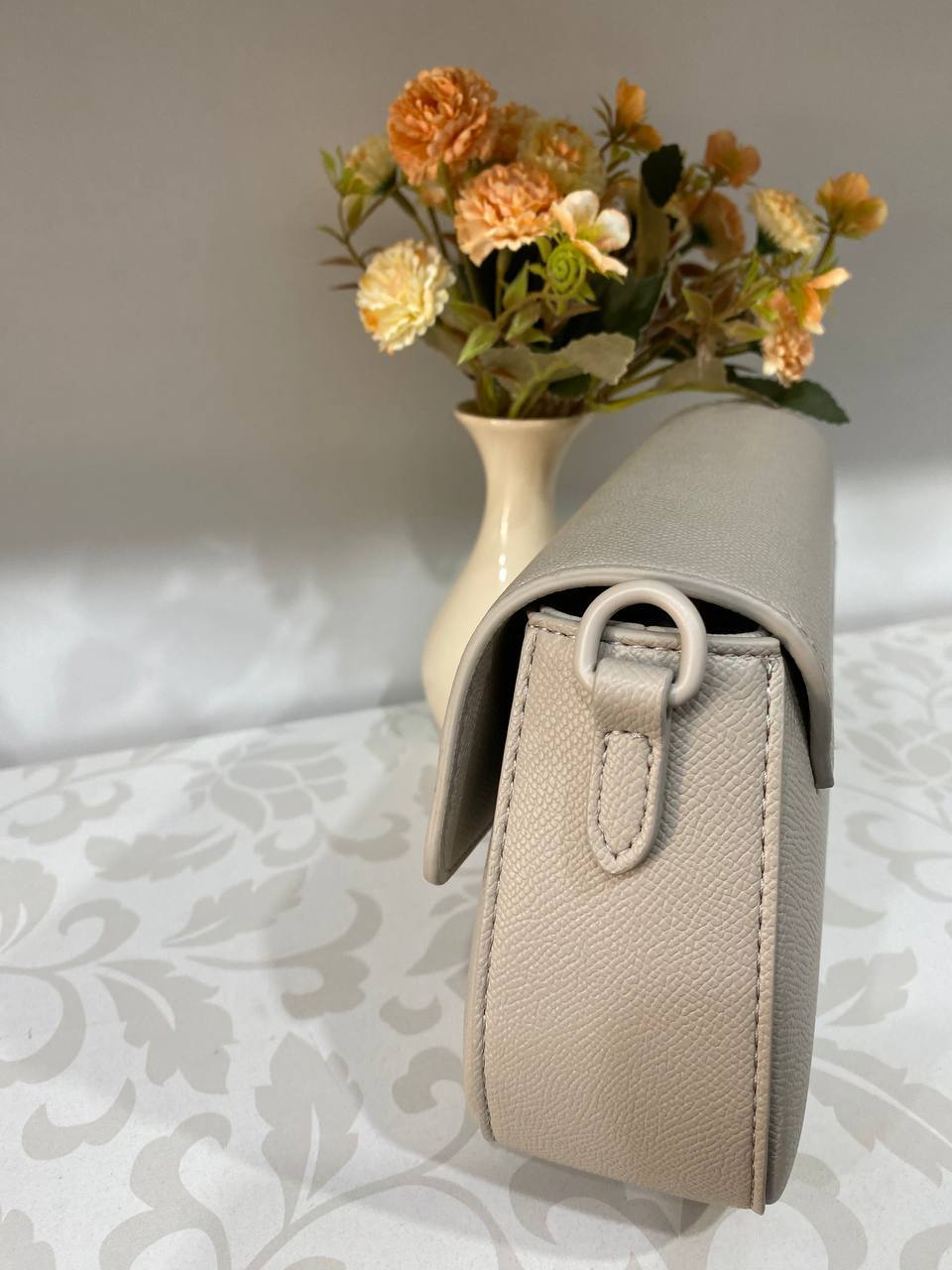 Классическая женская сумка из эко-кожи молочного цвета 31928