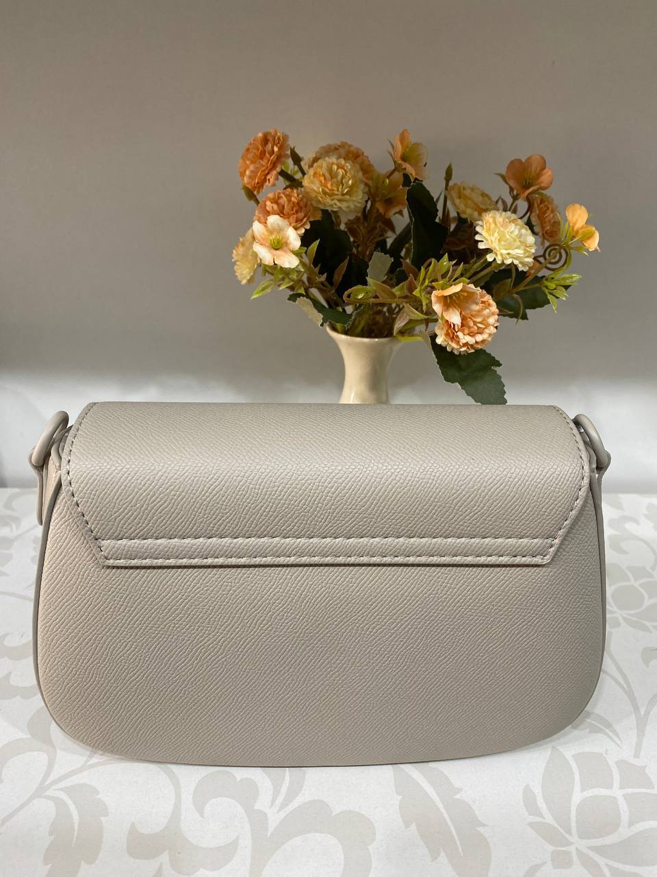 Классическая женская сумка из эко-кожи молочного цвета 31928