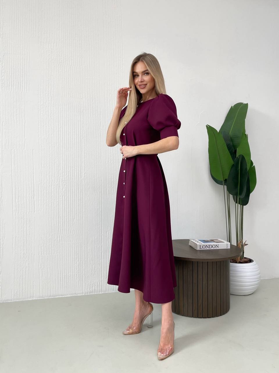 Класична сукня міді на ґудзиках бордового кольору 31913