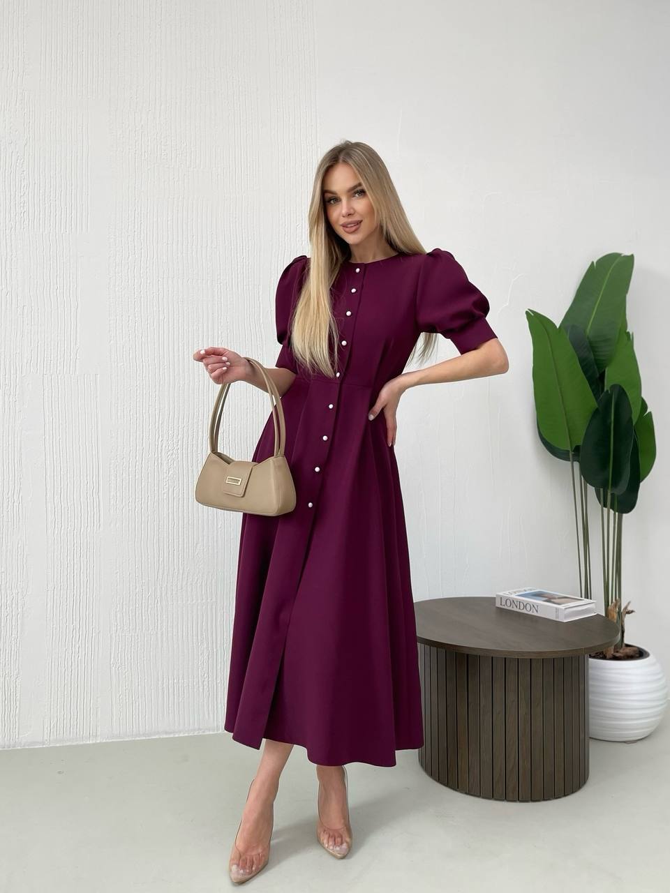 Класична сукня міді на ґудзиках бордового кольору 31913