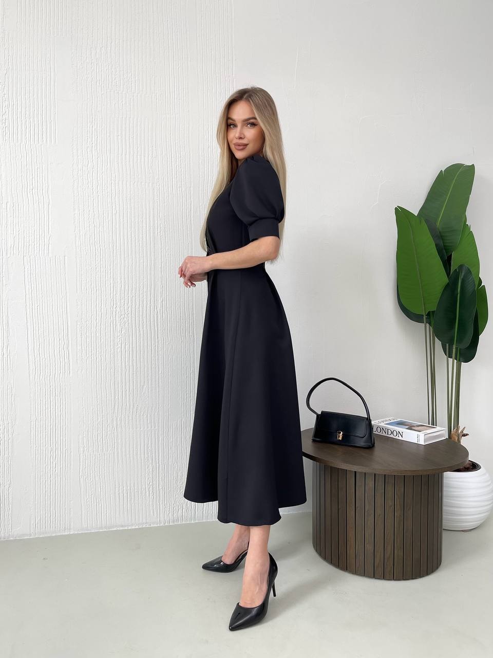 Класична сукня міді на ґудзиках чорного кольору 31915