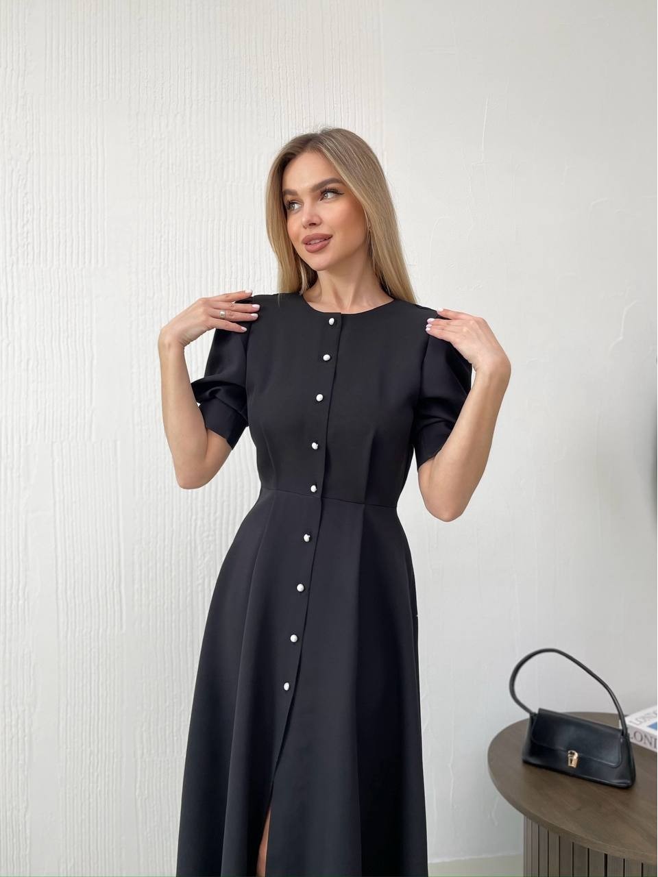 Класична сукня міді на ґудзиках чорного кольору 31915